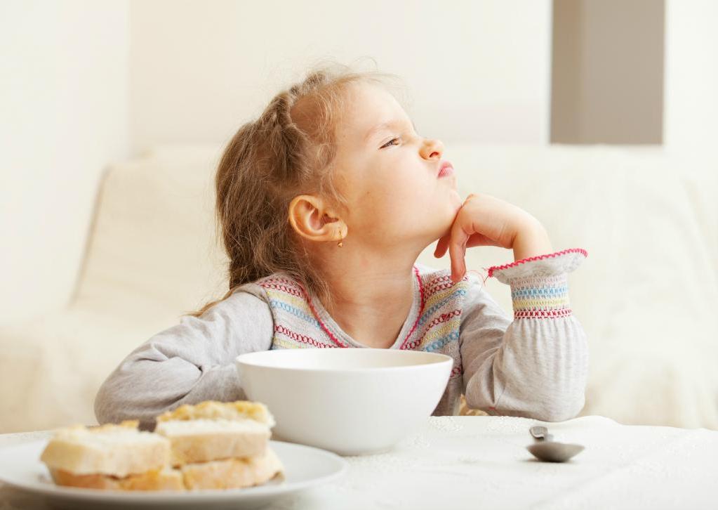 Не позволяйте своим детям диктовать вам, что и когда они будут есть - это может привести к проблемам с ростом и здоровьем