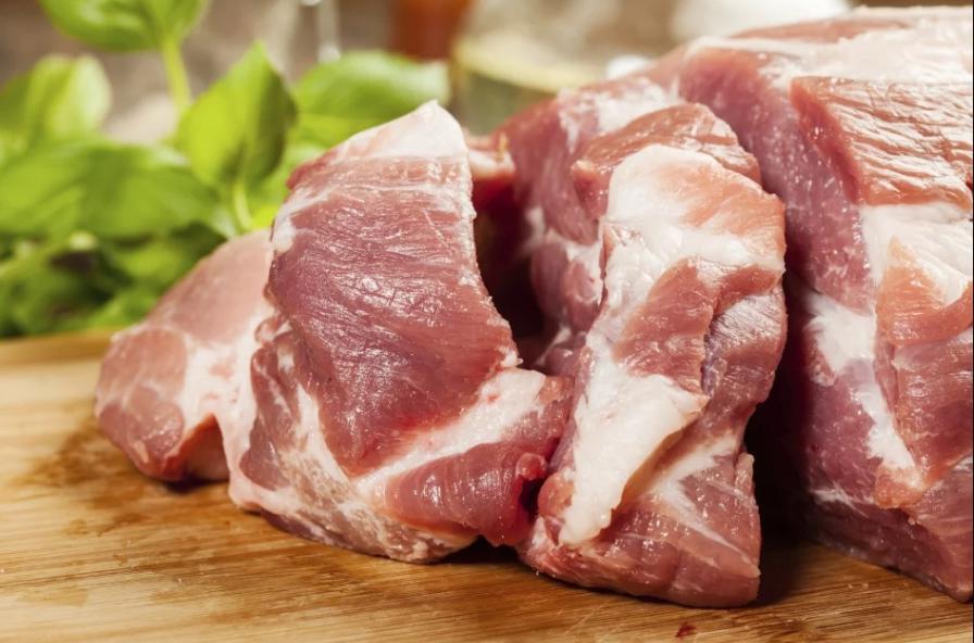 Если хотите купить свежую свинину, в первую очередь смотрите на жир: 3 подсказки от фермера