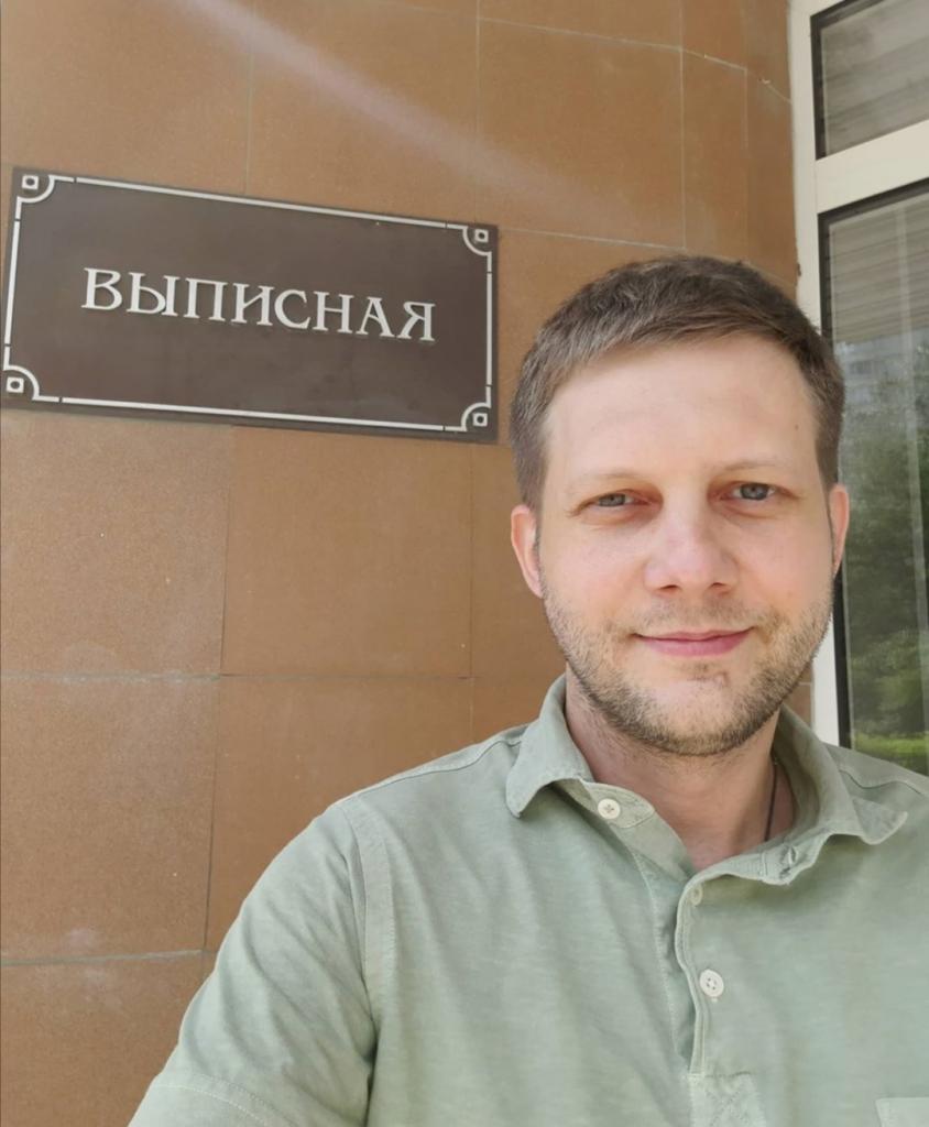 Поклонники предполагают, что Борис Корчевников стал отцом: актер поделился фото из роддома