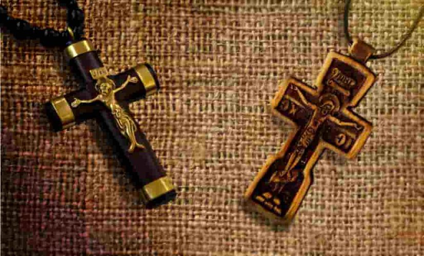 Можно ли носить крестик сына, если он его не хочет надевать? Это бесполезно: ответ священника