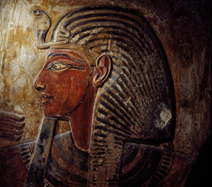 Сети I был похоронен в одной из самых красочных царских гробниц Египта, но его тело исчезло к тому времени, когда археологи обнаружили место захоронения фараона