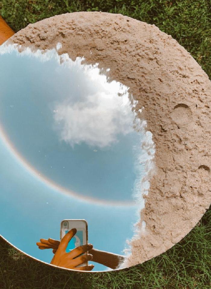 Дизайнер из Мексики сделала  лунное  зеркало для любителей селфи   оно очень популярно