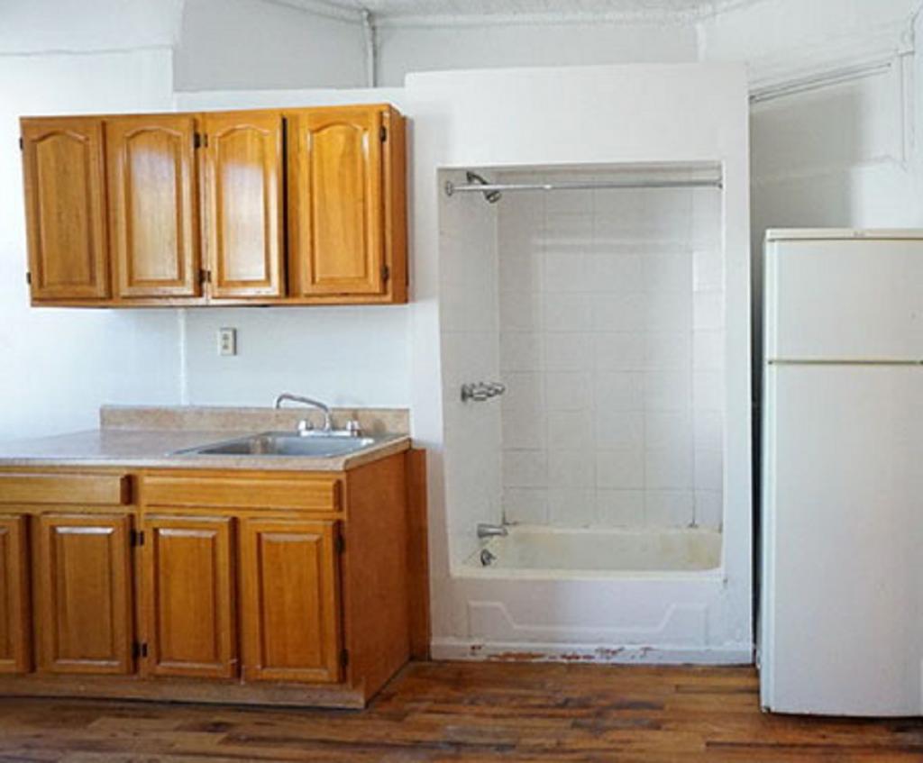 1 комнатную квартиру с душем на кухне решили сдать: фото жилья одновременно рассмешило и озадачило пользователей