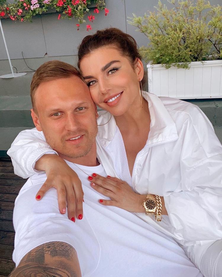 Анна Седокова сообщила о своей помолвке с Янисом Тиммой