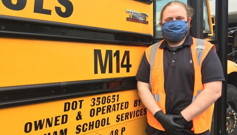 Вдохновленный детьми водитель школьного автобуса окончил колледж и стал учителем