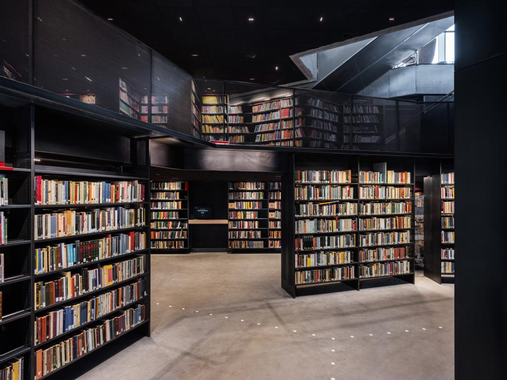 Норвежские архитекторы потрудились над центральной библиотекой Осло. Она уже открылась: как этот шедевр выглядит внутри