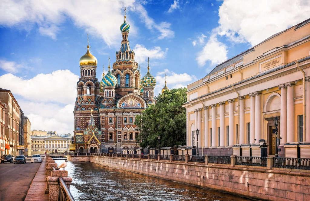 Санкт-Петербург - самое популярное направление внутреннего туризма: решили посетить культурную столицу, но отелей так много, что сложно выбрать. От хостелов до люксов - 10 лучших вариантов