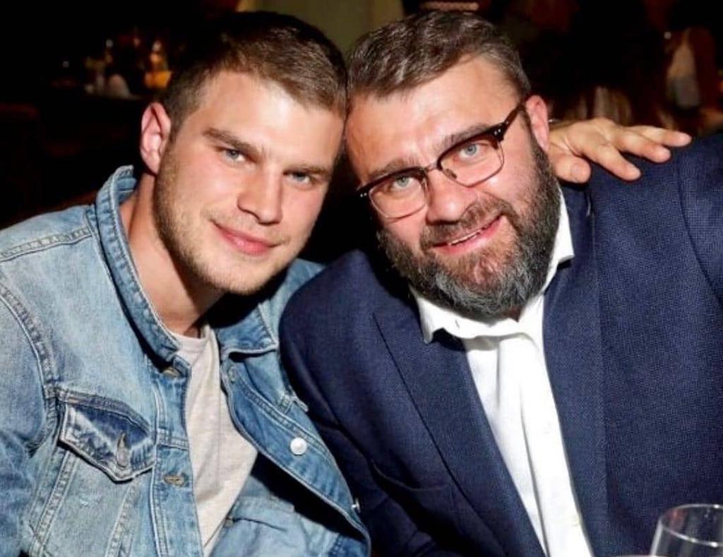 Такой же статный и красивый: Михаил Пореченков поделился совместным фото со своим взрослым сыном