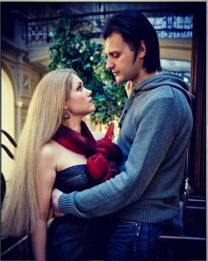 Разлучница из  Андреевского флага  больше 10 лет счастлива в браке: как выглядит муж Анастасии Федорковой