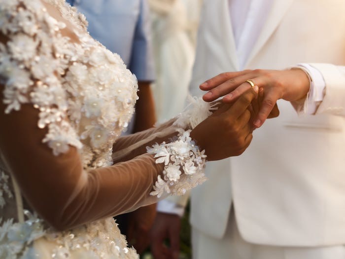 Счастливые пары не ссорятся из-за цен на свадьбу. Свадебные эксперты выделили 8 признаков, которые определяют, будет брак долгим или нет