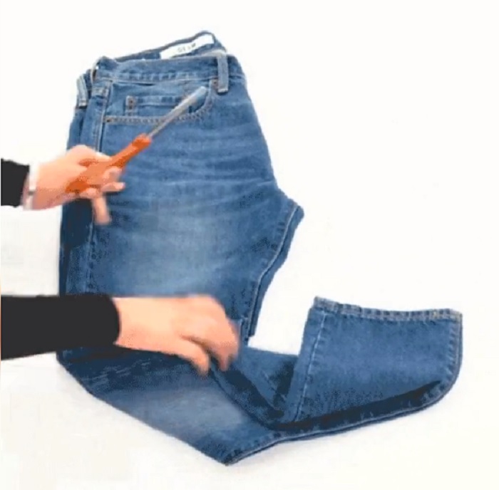 Как правильно обрезать джинсы, чтобы превратить их в трендовые шорты на лето