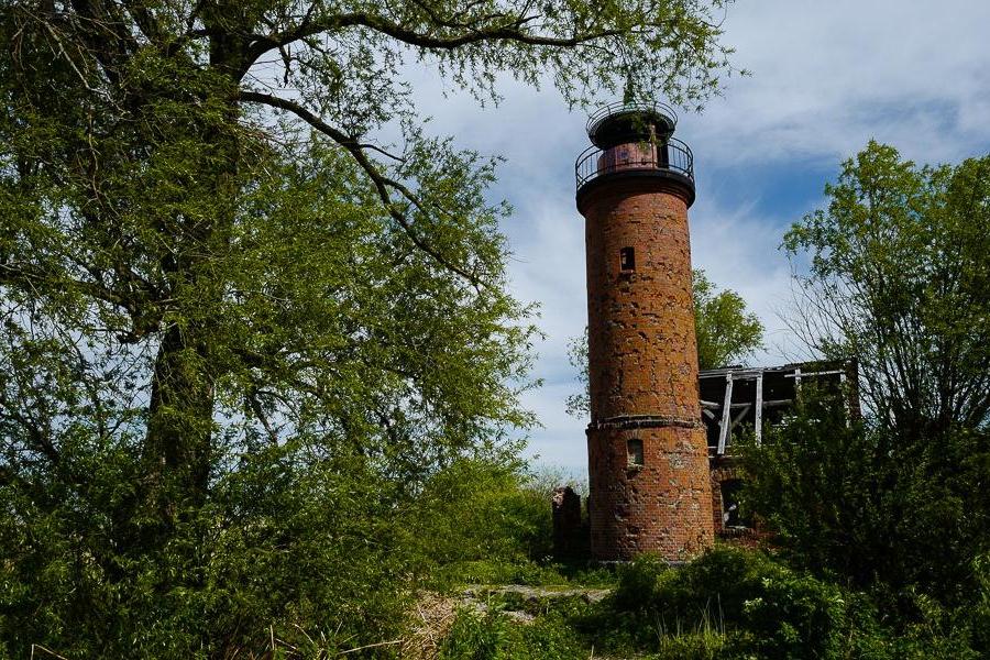 Маяк 19 го века в Калининградской области перешел в собственность Музея Мирового океана: это один из трех сохранившихся здесь довоенных маяков