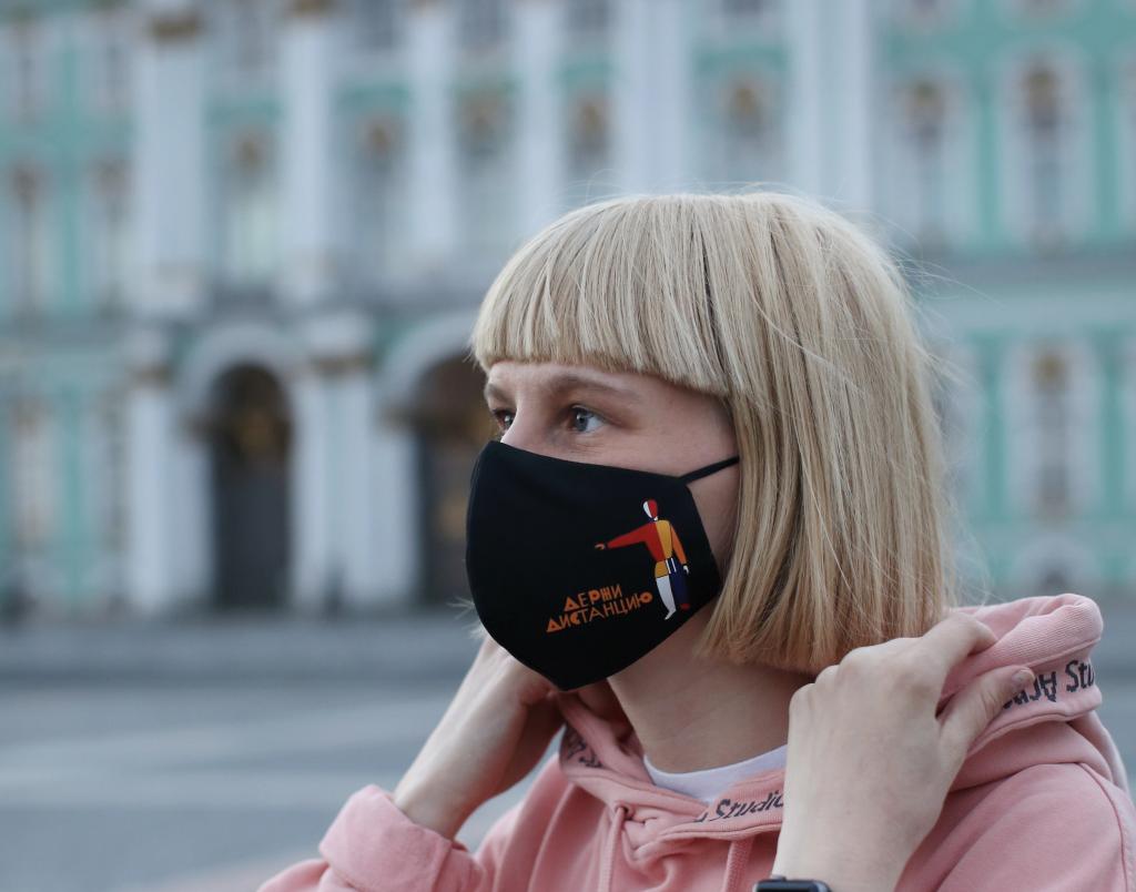  Держи дистанцию : Русский музей выпустил многоразовые защитные маски с репродукциями картин Малевича