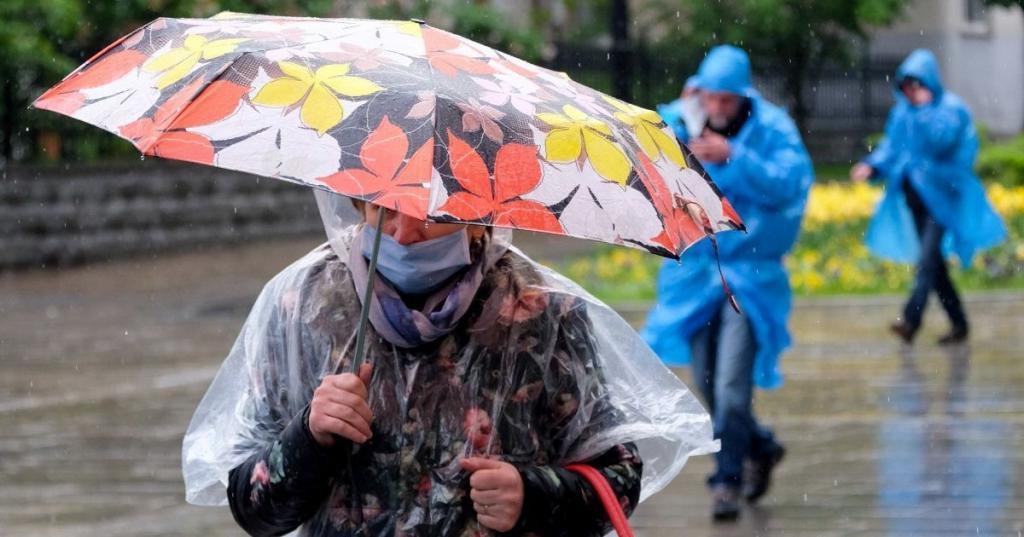 Новое исследование предполагает, что капли, несущие коронавирус, могут жить в 23 раза дольше во влажном воздухе