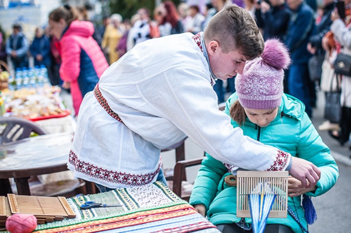 Студент из Липецкой области возродил старинное ремесло: он плетет пояса, которые можно читать, как книгу