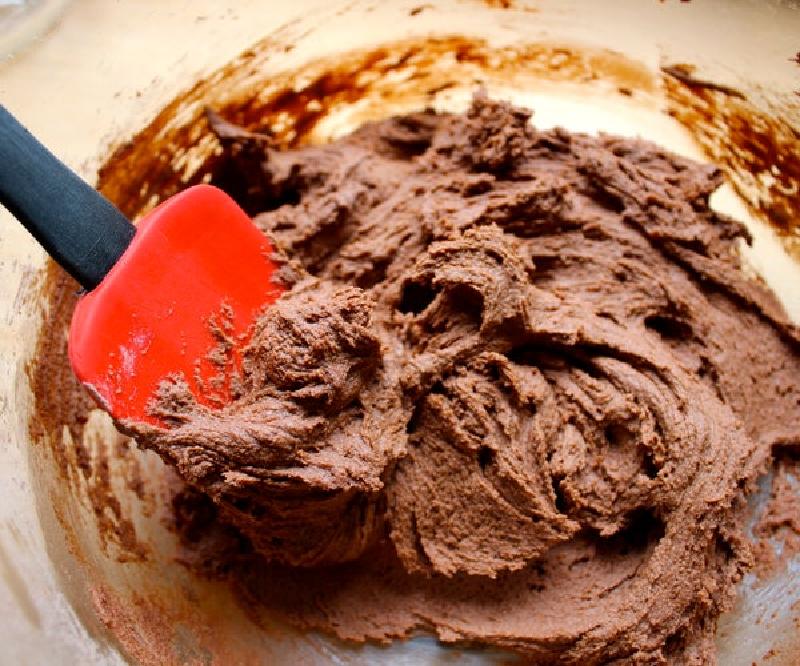 Необычная выпечка для тех, кто любит сочетать несочетаемое: шоколадное печенье с хрустящим беконом