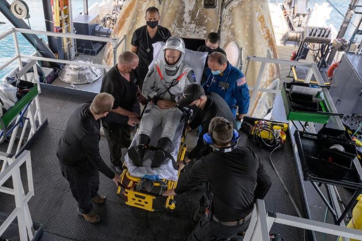 Астронавты SpaceX Dragon описали напряженные заключительные моменты их 64-дневного путешествия