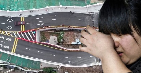 Жительница Китая пожадничала и теперь живет посреди шоссе