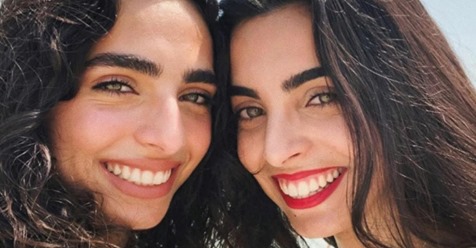 Девушки-двойники, которые живут в разных странах, случайно обнаружили друг друга  