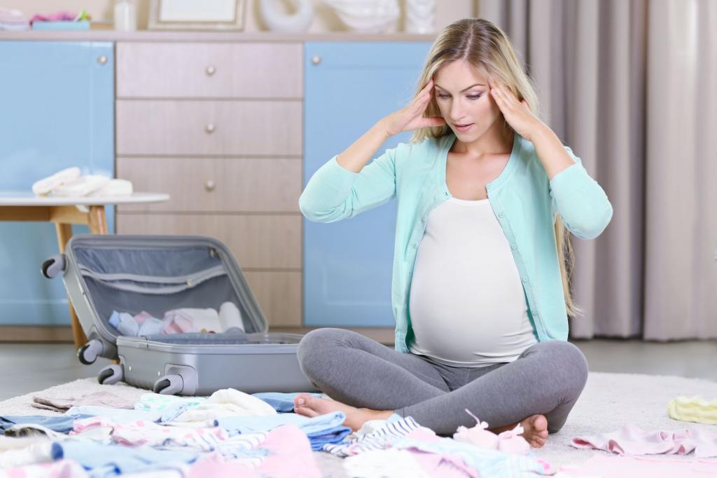 Будущая мама решила подготовиться к появлению малыша и сделать смену одежды и подгузников проще
