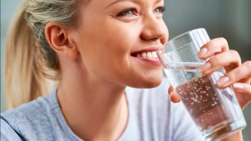 Чем больше вес, тем больше воды нужно пить: диетолог рассказал, сколько воды следует выпивать, чтобы похудеть (таблица)