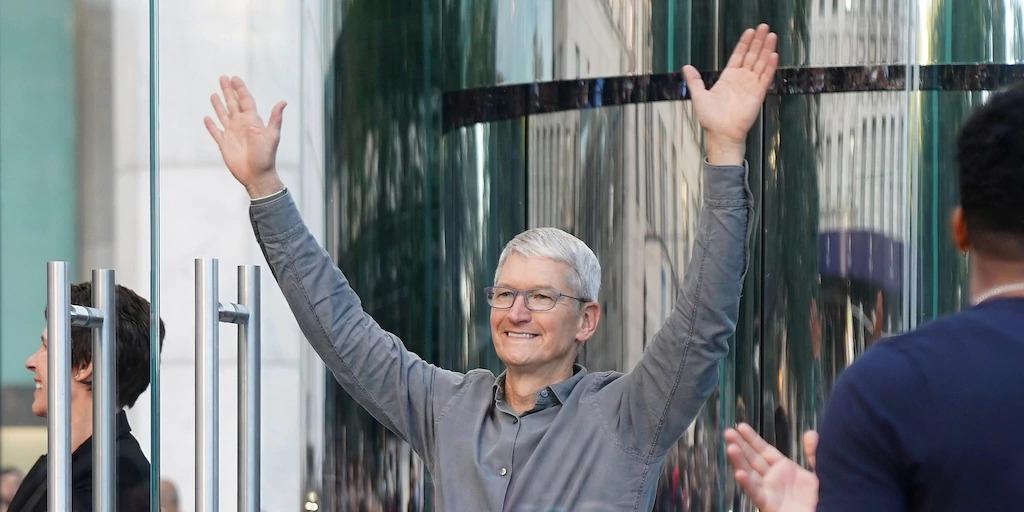 Apple стала самой дорогой корпорацией в мире, только что свергнув с пьедестала нефтяного гиганта Saudi Aramco