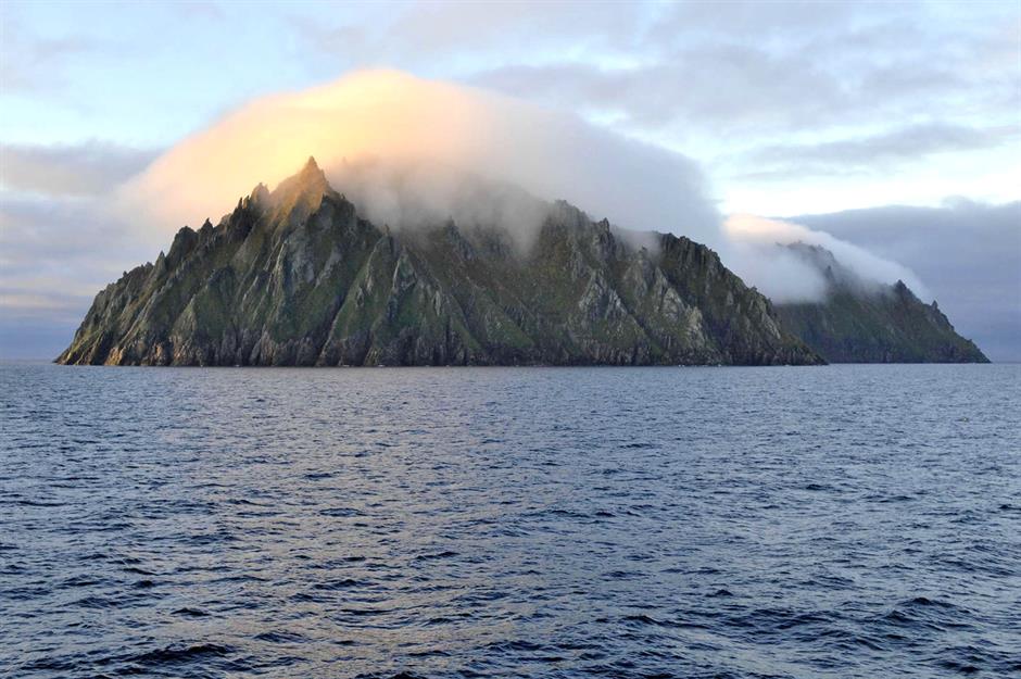 Невероятные фотографии заброшенных островов в Греции, на Аляске, в Японии, которые стали свидетелями мрачной истории человечества