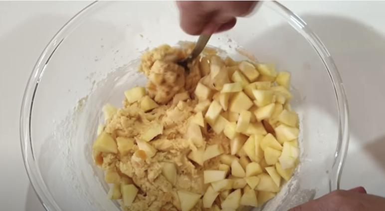 Знакомая итальянка научила готовить яблочное экспресс-печенье. Не нарадуюсь рецепту (без раскатки и нарезки)