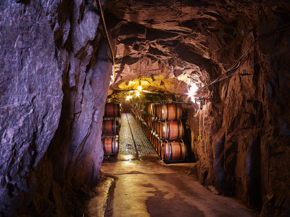 Винодельня Giaconda: что находится внутри винной пещеры, куда запрещен вход любопытным туристам (фото)