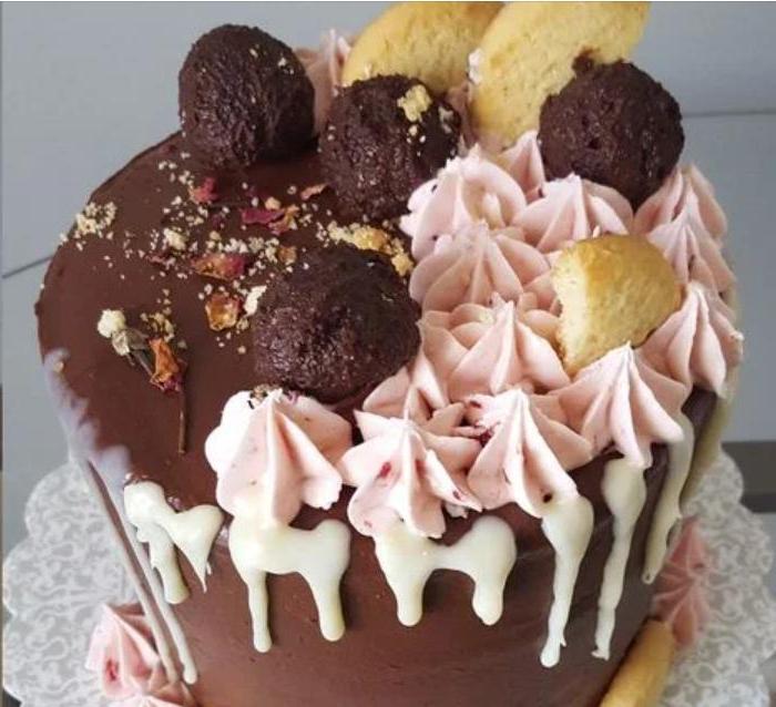 Тортик, будто на заказ: подруга-кондитер показала, как приготовить роскошный праздничный торт