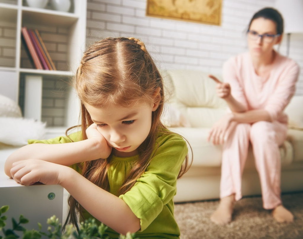 Завышенная самооценка у ребенка по вине родителей: три токсичных стиля воспитания, которых нужно избегать