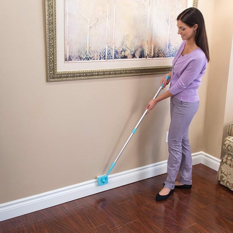 При внимательном рассмотрении видно, что плинтусы почти в каждом доме - грязные и затертые: как правильно их чистить