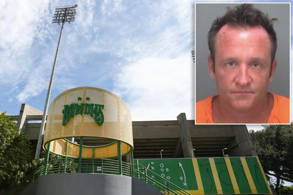 Бездомный мужчина проник на стадион во Флориде, где жил в полной роскоши, пока его не обнаружили