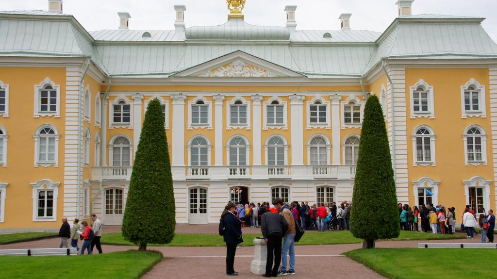 Верхний сад Петергофа закрыли на трехлетнюю реставрацию: ему вернут первоначальный вид времен Петра Первого