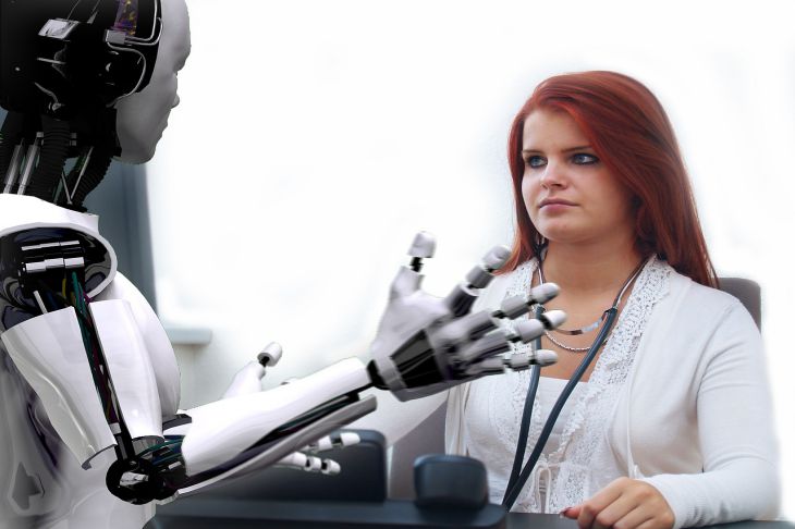 Работа без выходных, больничных и отпуска: в Великобритании научных сотрудников в лабораториях заменят роботами