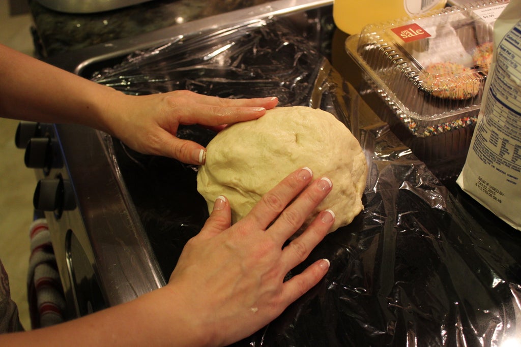 Как быстро разморозить дрожжевое тесто из морозилки. Тесто охлажденное. Как хранить тесто. Где лежит тесто в магазине.