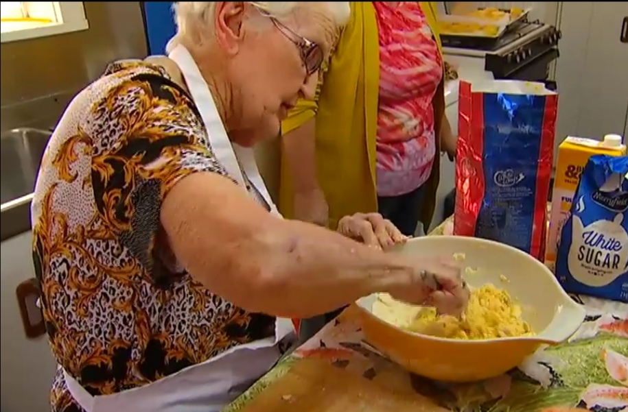 99-летняя бабушка поделилась своим фирменным рецептом пышных булочек: ее рецепт получил восхищенный отклик от тысяч женщин