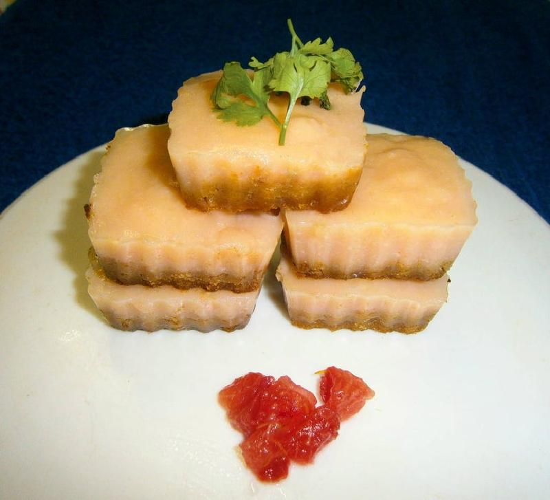В сезон бахчевых частенько делаю легкий и нежный десерт: арбузное желе с воздушным бисквитом