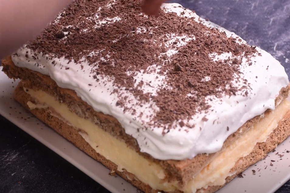 Один ингредиент придает вкусу этого тортика особую выразительность. Простой десерт, в которой влюблены домашние