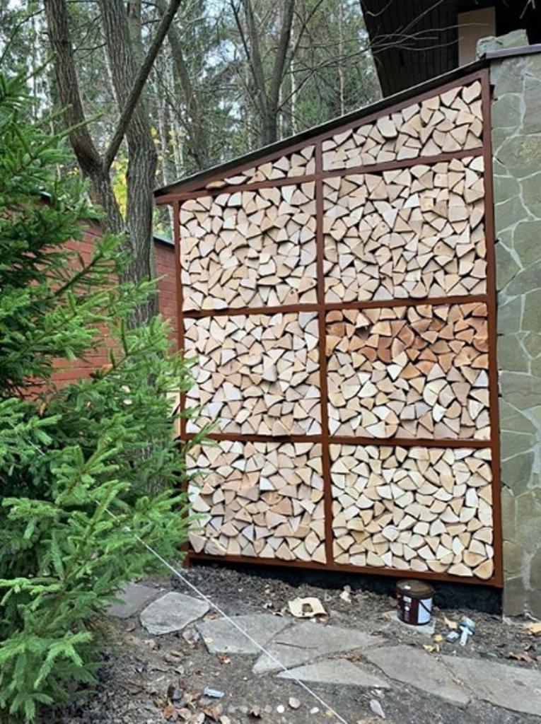 Соседи подумали, что мы запаслись дровами на три зимы, а это мой муж всего лишь задекорировал наш сарай