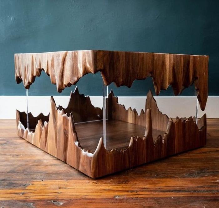 Плотник из Словении делает столы, зависающие в воздухе
