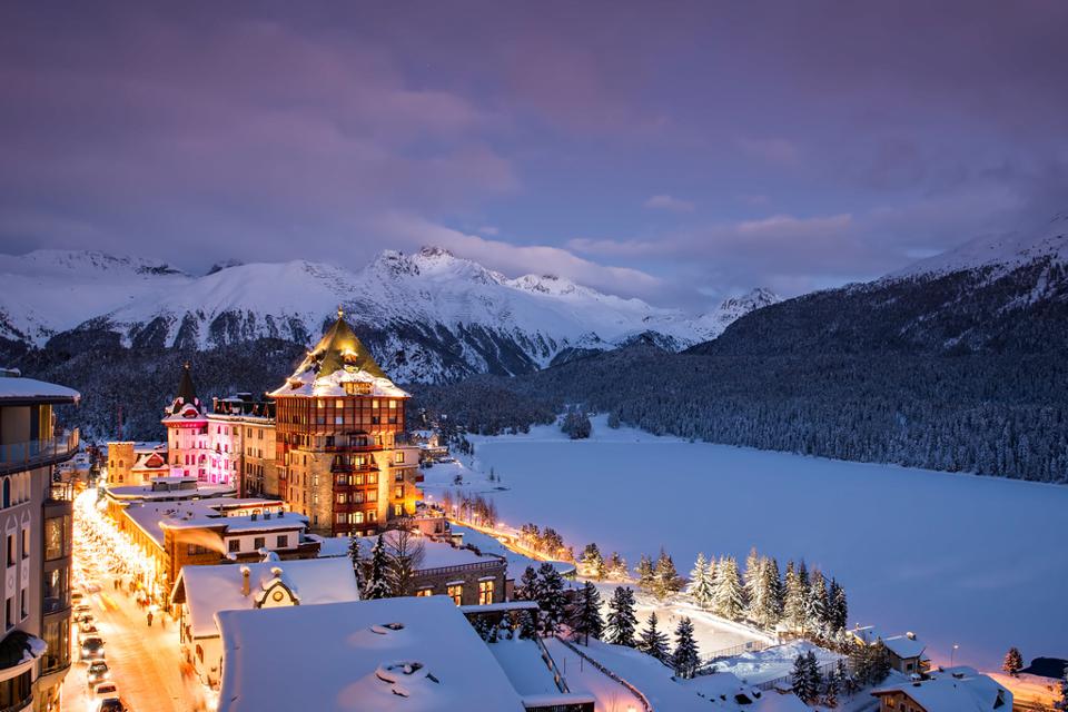 Badrutt's Palace в Швейцарии является одним из лучших отелей Европы - туристы с этим согласны