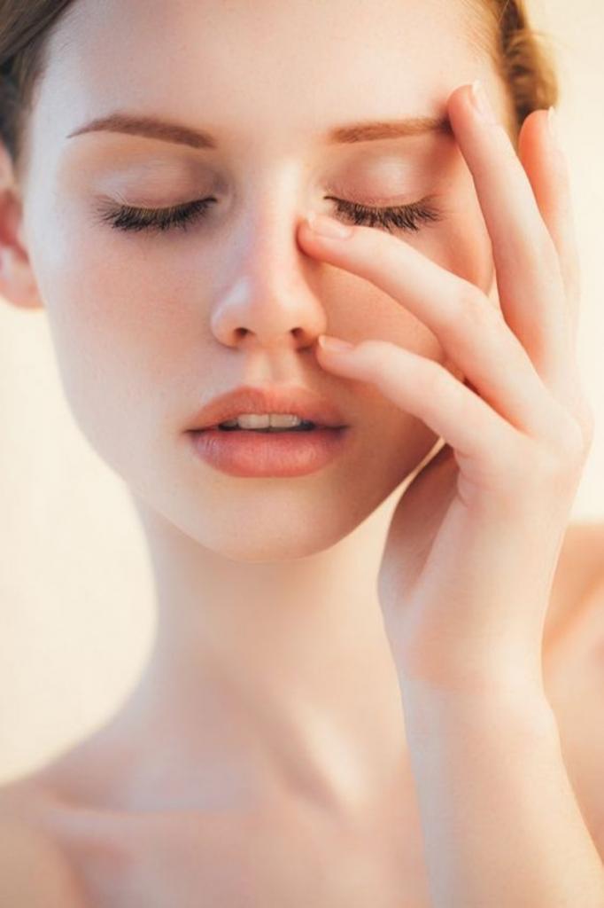 Если после использования крема для лица у вас появились воспаления и шелушение, не спешите его выбрасывать, возможно, у него в составе просто есть ретинол