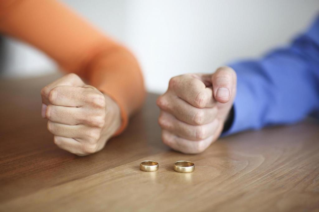 Женщина потребовала развода от своего мужа на том основании, что он не ссорится с ней