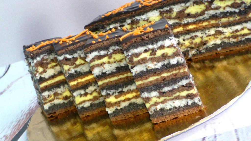 Почти на каждый праздник пеку роскошный торт  Бархатцы : рецепт мне достался от талантливого кондитера