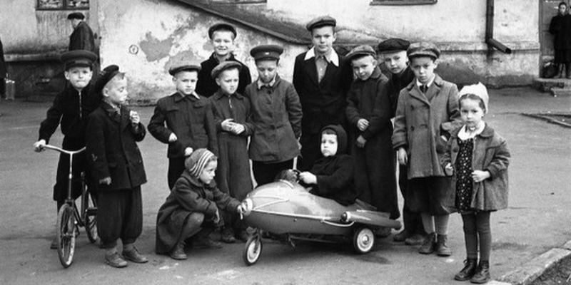 Почему у советских детей были замысловатые имена, а взрослых называли товарищами: интересные факты из СССР