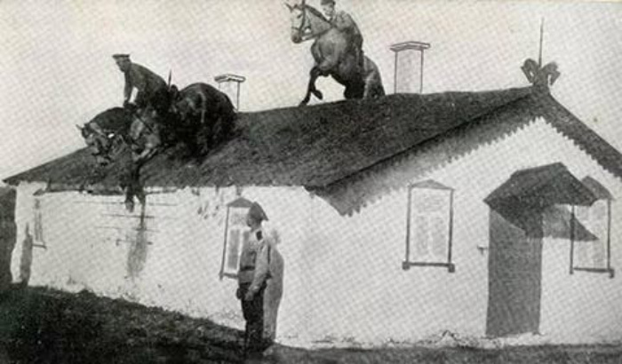 Курсанты кавалерийских школ были лихими наездниками и делали удивительные трюки: редкие фото 1930-х годов