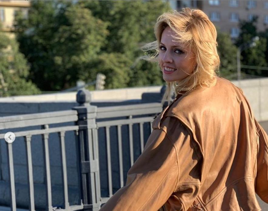 Янина Студилина призналась, что заболела коронавирусом: российская актриса рассказала о потере вкусовых ощущений и о том, как протекает заболевание