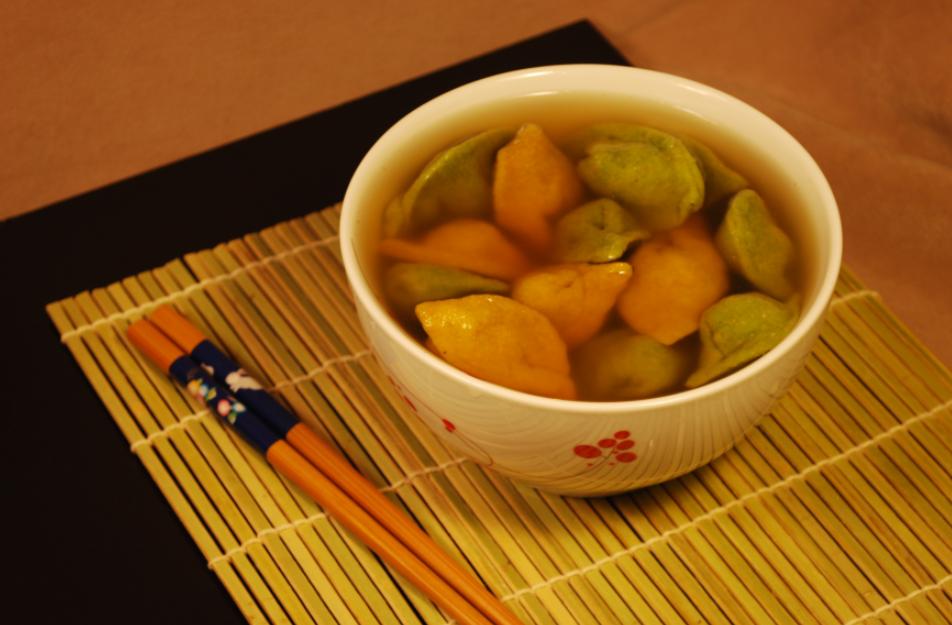 Сытный суп с веганскими пельмешками: рецепт необычного и вкусного блюда