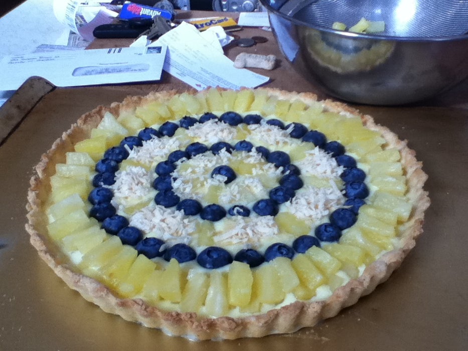 Яркое сочетание цветов и вкусов: готовим пирог с черникой и ананасами